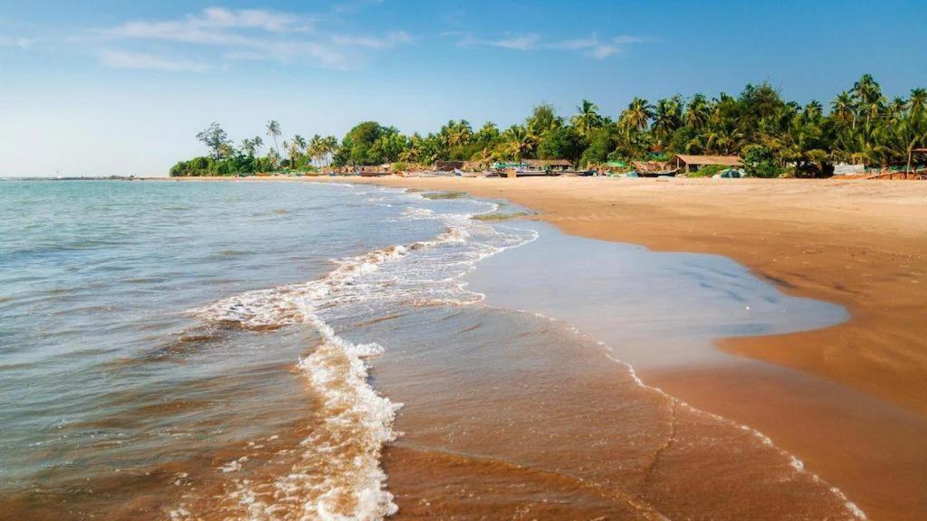 Selesta Sea By The Beach Morjim Buitenkant foto